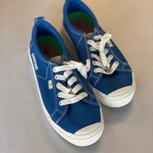 Cariuma Pantone shoes • tennis shoes• sneakers